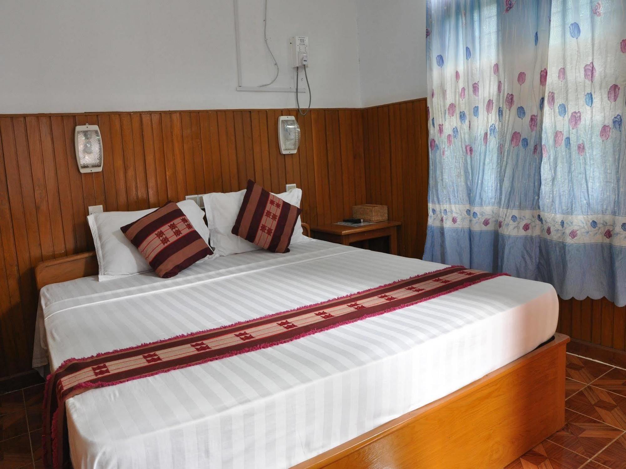 Saw Nyein San Guest House Nyaung-U Bagian luar foto