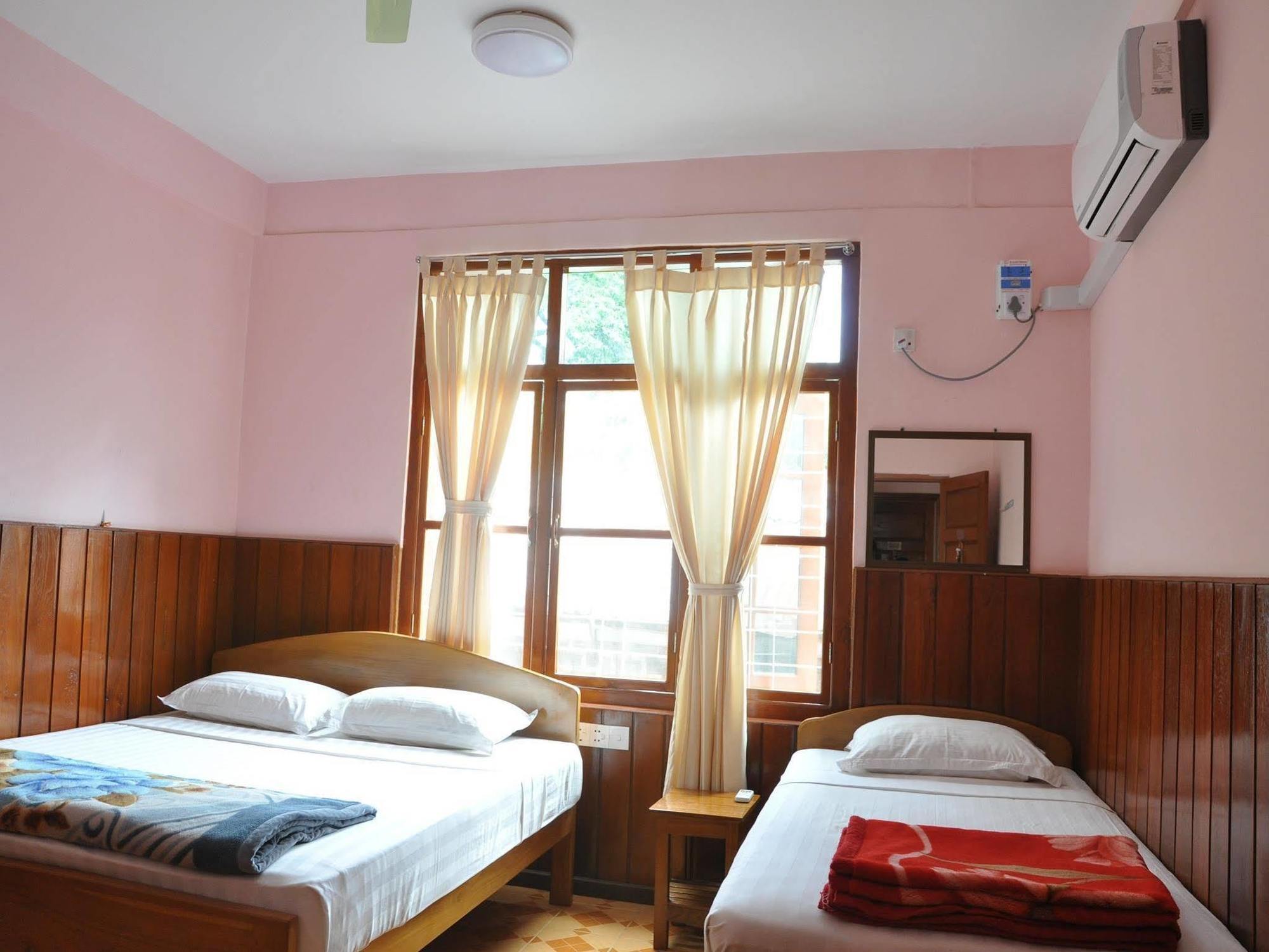 Saw Nyein San Guest House Nyaung-U Bagian luar foto